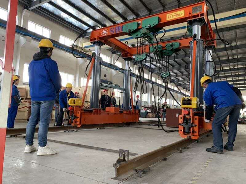 南京今明機(jī)械工程有限公司自主研發(fā)國內(nèi)首臺20噸氣動起重機(jī)成功驗(yàn)收！