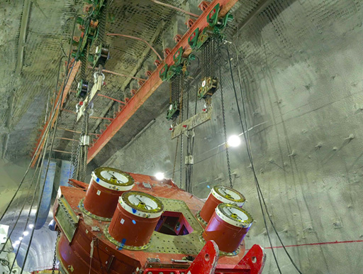 南京今明機(jī)械工程有限公司為中鐵山東李樓煤礦，定制4臺(tái)32t氣動(dòng)葫蘆用于盾構(gòu)機(jī)組裝